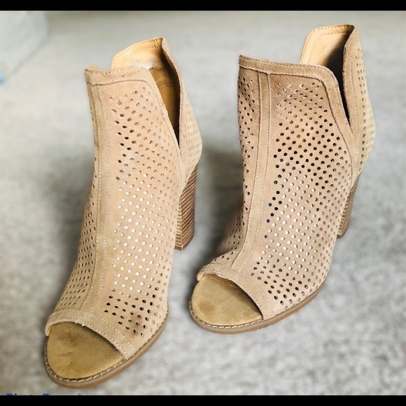 Lucky Brand Shoes - Tan Lucky Brand Heels